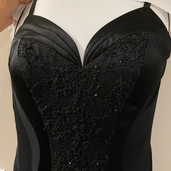Black gown with stunning bead detail - Picture 1 of 4